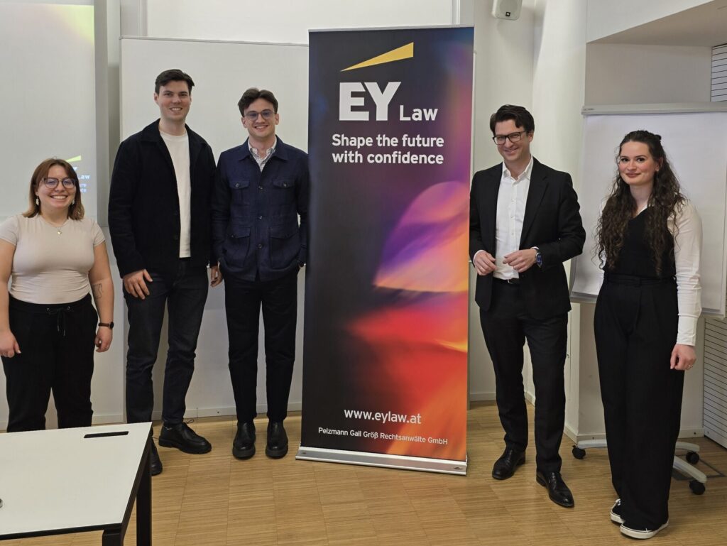 M&A / FinTech-Events mit EY Law / ELSA an der WU WIEN Wirtschaftsrecht Am Donnerstag, den 3. April, tauchten Studentinnen und Studenten der WU WIEN WIrtschaftsrecht tief in die faszinierende Welt von M&A und Fintechs ein. Das Team von EY Law hat praxisnah gezeigt, wie Deals in der Krypto- und Fintechszene professionell begleitet werden: EY Law Partner Georg Perkowitsch (M&A), Rechtsanwaltsanwärter Paul Kness (M&A) und Paul Neubauer (FinTech/ NewTech). Networking, interessante Gespräche und natürlich Pizza & Drinks in der L'Osteria – ein Abend, der Wissen und Genuss perfekt kombiniert hat.